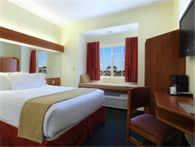 Microtel Inn & Suites By Wyndham Port Charlotte Punta Gorda Phòng bức ảnh